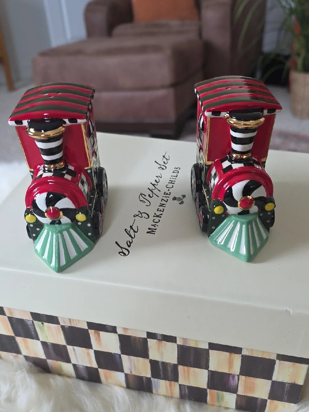 Adorable NWT IOB MacKenzie-Childs Christmas Train Salt & Pepper Set 💚🎄🎅🚄❤️